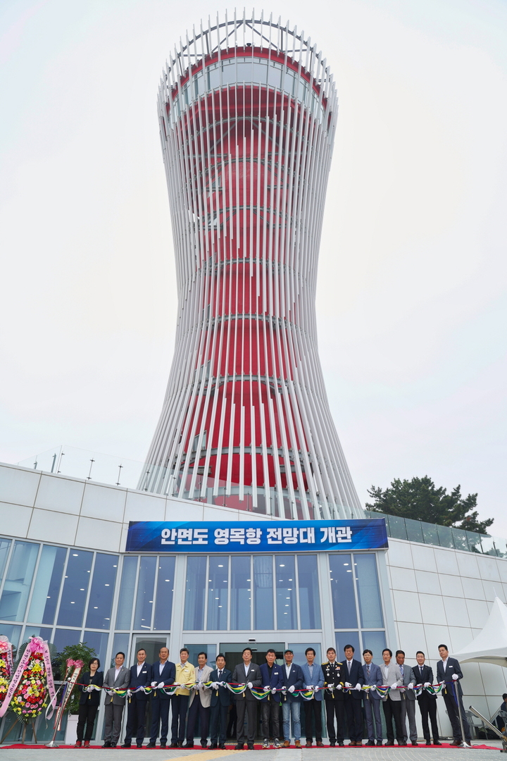 전망대 개관식 참석자들 *재판매 및 DB 금지