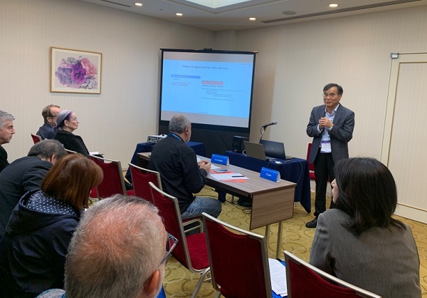 [서울=뉴시스]카이노스메드의 이재문 박사가 IDDST 컨퍼런스에서 발표하고 있다. (사진=카이노스메드 제공) *재판매 및 DB 금지