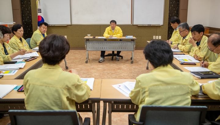 [증평=뉴시스] 증평군 과수화상병 신속방제 긴급회의. (사진=증평군 제공) photo@newsis.com *재판매 및 DB 금지