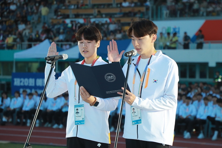 '제20회 예천아시아U20육상경기선수권대회' 개회식에서 선수대표들이 선서를 하고 있다. (사진=예천군 제공) 2023.06.03 photo@newsis.com *재판매 및 DB 금지