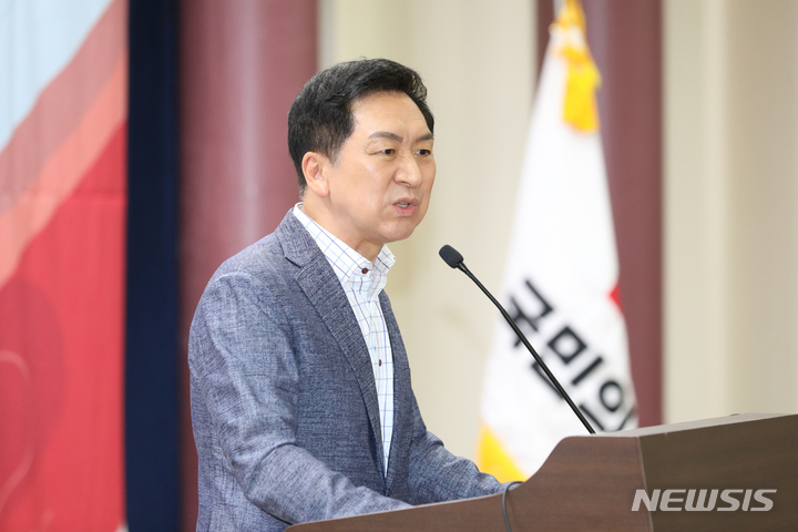 [서울=뉴시스] 김금보 기자 = 김기현 국민의힘 당대표가 3일 오전 서울 영등포구 국회의원회관에서 열린 국민의힘 중앙청년위원회 발대식에서 인사말을 하고 있다. 2023.06.03. kgb@newsis.com