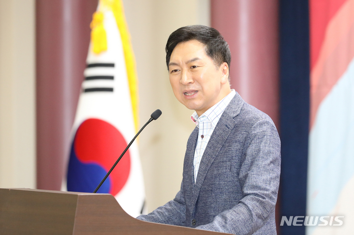 [서울=뉴시스] 김금보 기자 = 김기현 국민의힘 당대표가 3일 오전 서울 영등포구 국회의원회관에서 열린 국민의힘 중앙청년위원회 발대식에서 인사말을 하고 있다. 2023.06.03. kgb@newsis.com