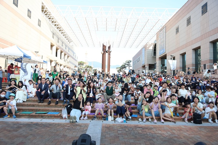 [창원=뉴시스] 강경국 기자 = 제16회 창원환경영화제가 3일 오후 경남 창원시 성산아트홀 중앙광장에서 개최되고 있다. (사진=창원시청 제공). 2023.06.04. photo@newsis.com *재판매 및 DB 금지