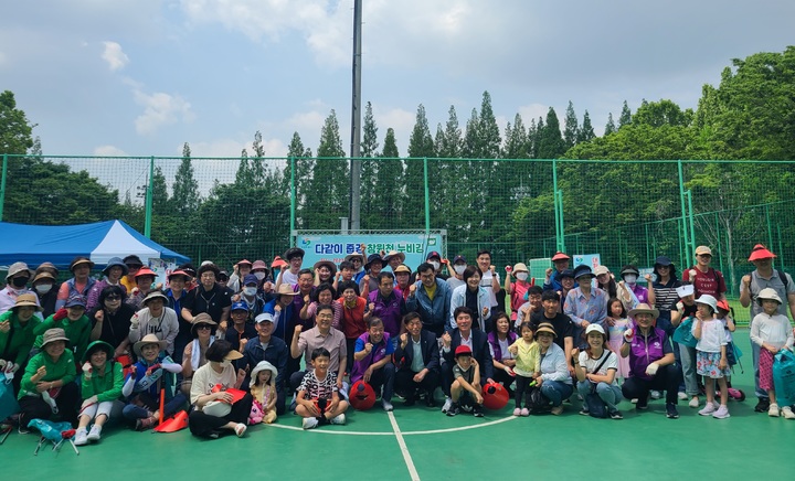 창원 중앙동 주민자치회, '쓰레기 줍고, 건강 챙기고'