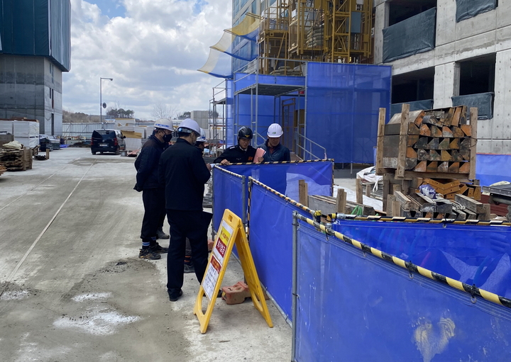 [뉴시스=세종]119특별수사대가 관내 공장, 공사장 등 화재 취약 대상물 62곳에서 소방관계법령 위반단속을 벌이고 있다.2023.06.04.(사진=세종소방본부) *재판매 및 DB 금지