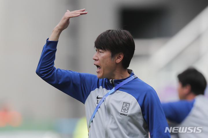 [산티아고델에스테로(아르헨티나)=AP/뉴시스]나이지리아전 지휘한 김은중 감독. 2023.06.05. 