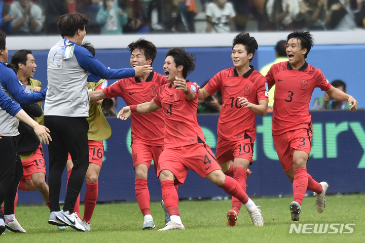[산티아고델에스테로(아르헨티나)=AP/뉴시스] 나이지리아전 결승골 득점 후 기뻐하는 한국. 2023.06.05.