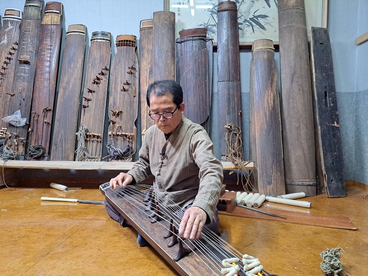 [서울=뉴시스] 악기장(현악기 제작) 보유자 인정 예고_고수환 씨 (사진=문화재청 제공) 2023.06.05. photo@newsis.com *재판매 및 DB 금지
