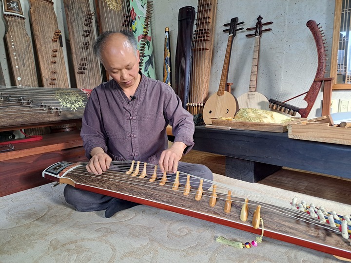 [서울=뉴시스] 악기장(현악기 제작) 보유자 인정 예고_표태선 씨 (사진=문화재청 제공) 2023.06.05. photo@newsis.com *재판매 및 DB 금지