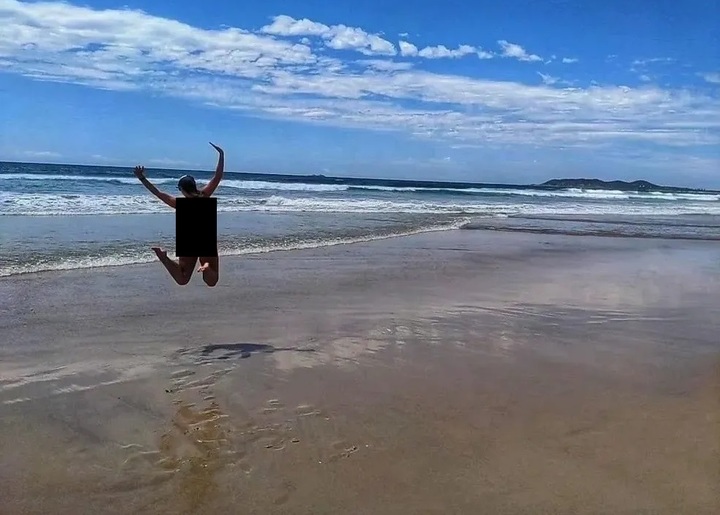 [서울=뉴시스] 지난 3일(현지시간) 영국 가디언은 호주 퀸즐랜드 내 암묵적으로 '누드 비치'로 이용됐던 곳에서 몇몇 시민들이 벌금 조치를 받자 일부 시민들이 아쉬움을 표한다고 전했다. (사진=Queensland Naturist Association) 2023.06.05. *재판매 및 DB 금지