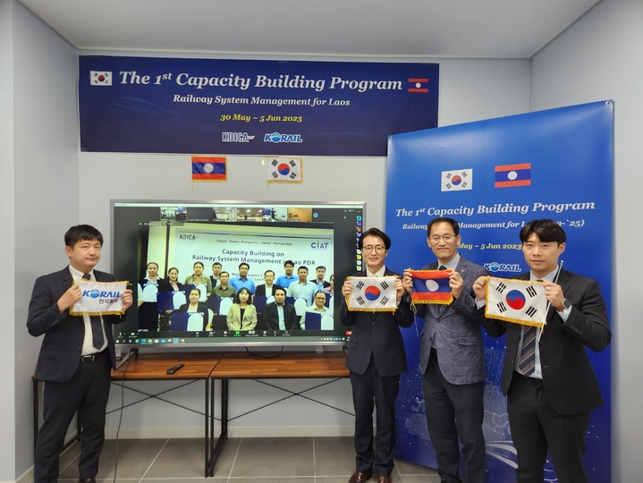 [서울=뉴시스] 홍찬선 기자 = 한국철도공사(코레일)는 지난달 30일부터 닷새간 라오스 교통공무원을 대상으로 ‘철도교통 시스템 개발 및 관리역량 강화’ 온라인 연수를 진행했다고 5일 밝혔다. 2023.06.05.(사진=코레일 제공) photo@newsis.com&nbsp; *재판매 및 DB 금지