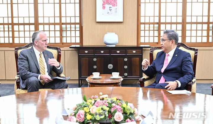 [서울=뉴시스]박진 외교부 장관은 5일 방한 중인 댄 설리번 미국 상원의원을 면담했다. (사진=외교부 제공) 2023.06.05. photo@newsis.com