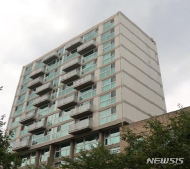 [서울=뉴시스]서울시는 아파트에 '돌출개방형 발코니'를 설치할 수 있도록 서울시 건축물 심의기준을 개정했다고 7일 밝혔다. 코로나19 이후 집에서도 바깥을 접하고 싶다는 수요 등을 반영한 조치다. (사진=서울시 제공). 2023.06.07. photo@newsis.com