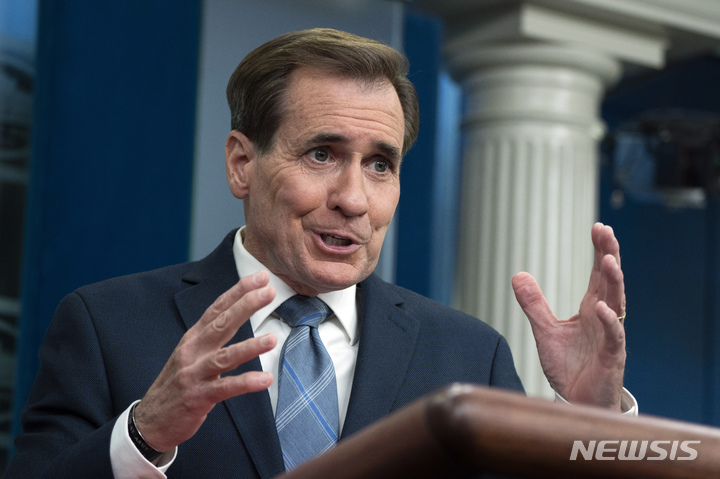 [워싱턴=AP/뉴시스]존 커비 백악관 국가안보회의(NSC) 전략소통조정관이 5일(현지시간) 백악관에서 브리핑하고 있다. 2023.06.05.