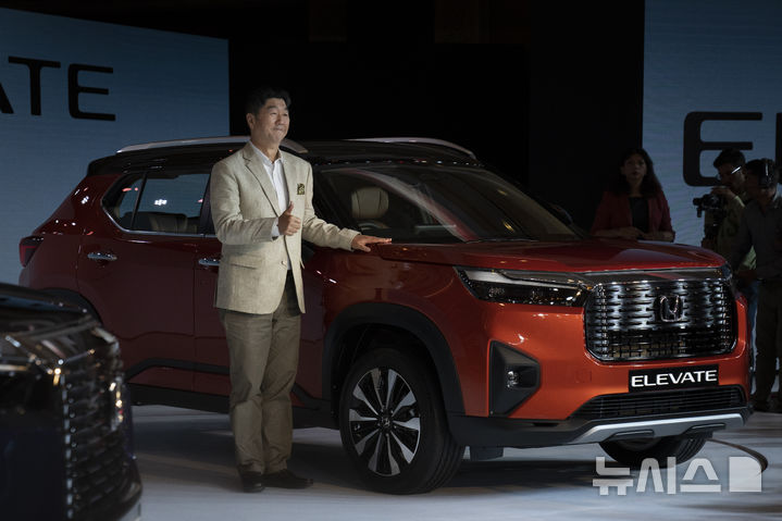 [뉴델리=AP/뉴시스]2023년 6월 인도 뉴델리에서 열린 혼다자동차의 소형 SUV 엘레베이트의 글로벌 출시 행사. 2025.01.14.