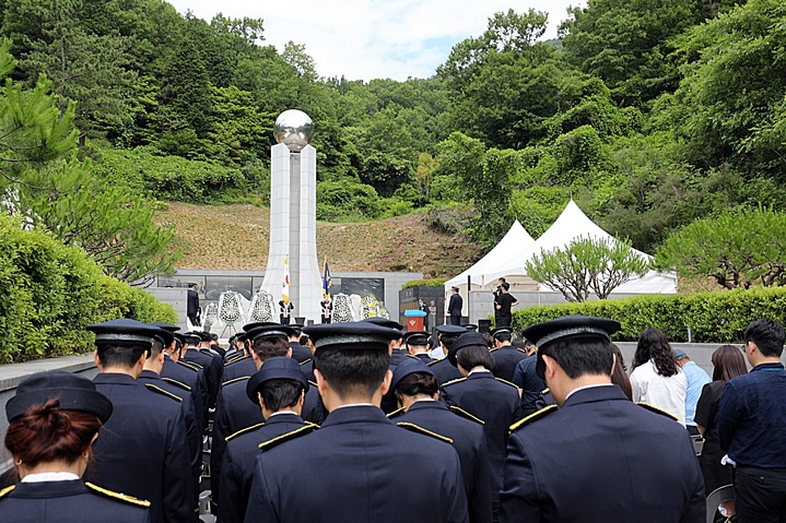 순직공무원에 대해 묵념하는 해경교육원 *재판매 및 DB 금지