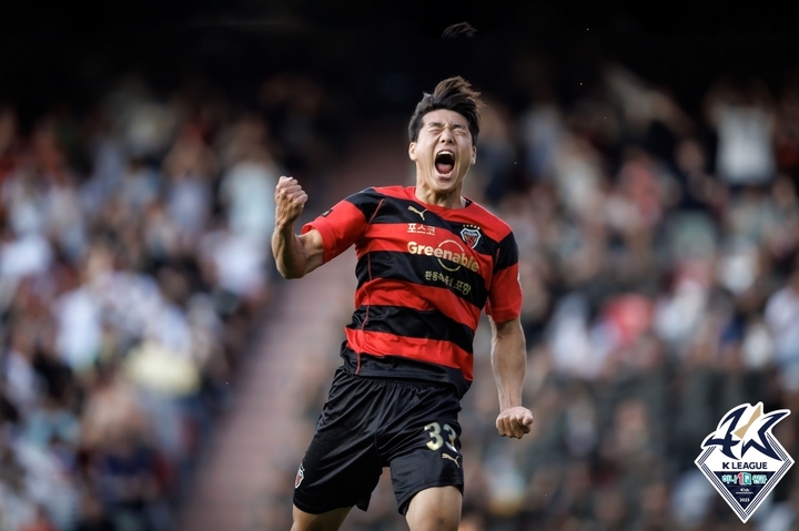 [서울=뉴시스]K리그1 포항 공격수 이호재. (사진=프로축구연맹 제공)