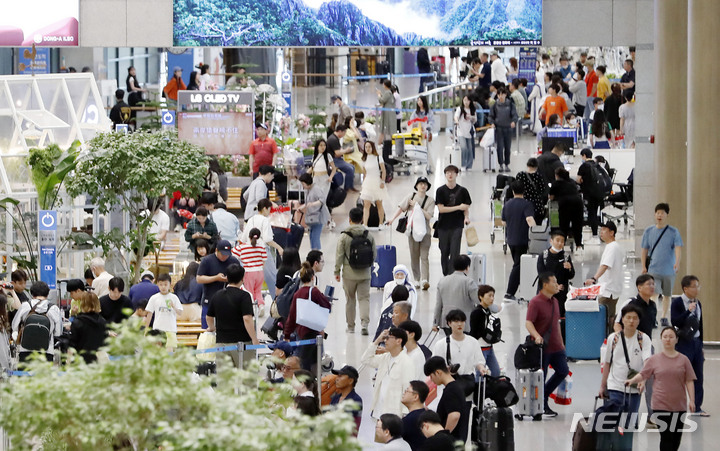 [인천공항=뉴시스] 최동준 기자 = 인천국제공항 입국장. 2023.06.06. photocdj@newsis.com