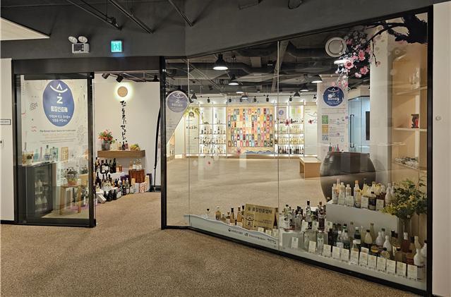 [세종=뉴시스] 북촌 한옥마을 전통주갤러리. (사진=국립농산물품질관리원 제공) *재판매 및 DB 금지