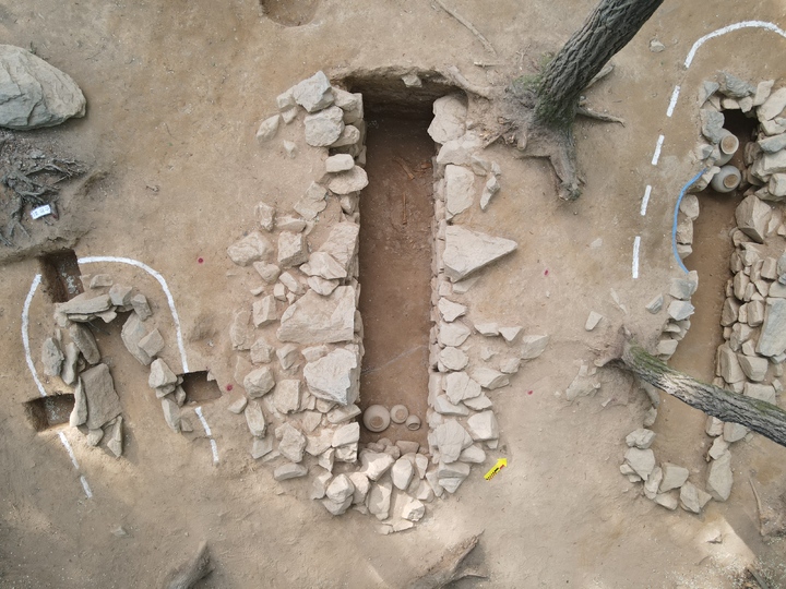 [서울=뉴시스] 용인 보라동 유적 석곽묘 조사 중 전경 (사진=문화재청 제공) 2023.06.07. photo@newsis.com *재판매 및 DB 금지