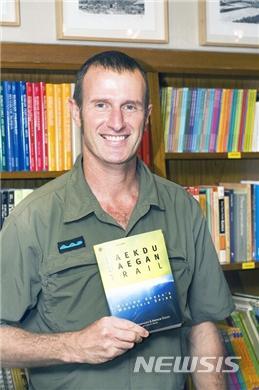 [전주=뉴시스]윤난슬 기자 = 전북도교육청은 평화 감수성을 높이고, 평화공존 교육에 대한 균형적 사고와 이해를 넓히고자 '백두대간 사진전'을 오는 20일까지 개최한다고 7일 밝혔다.(사진=전북교육청 제공)