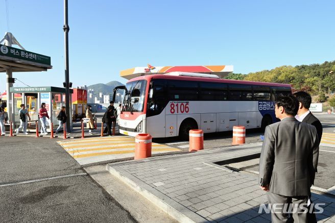 하늘휴게소 8106번 광역버스 운행 현장.(경기도 제공).