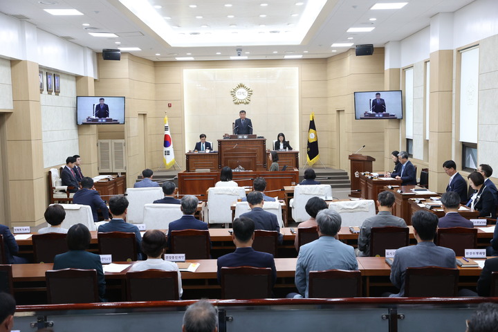 계룡시의회가 7일 제167회 계룡시의회 제1차 정례회를 열고 23일까지 17일간의 일정에 들어갔다. 2023. 06. 07 계룡시의회 *재판매 및 DB 금지