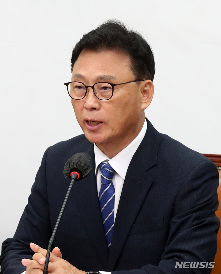 [서울=뉴시스] 고범준 기자 = 박광온 더불어민주당 원내대표가 7일 오전 서울 여의도 국회에서 열린 최고위원회의에서 발언하고 있다. 2023.06.07. bjko@newsis.com