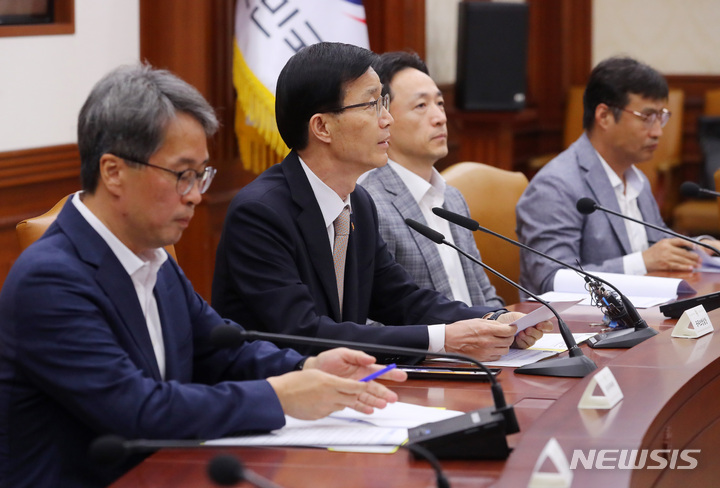 [서울=뉴시스] 배훈식 기자 = 방문규 국무조정실장이 7일 오후 서울 종로구 정부서울청사에서 열린 중앙행정기관 감사관 회의에 참석해 발언하고 있다. 2023.06.07. dahora83@newsis.com