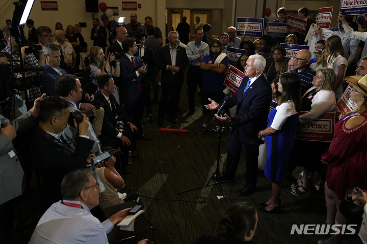 [앤캐니=AP/뉴시스]7일(현지시간) 미 아이오와주 앤캐니에서 마이크 펜스 전 부통령이 공화당 대선 후보 출마 선언을 하는 모습. 2023.6.8