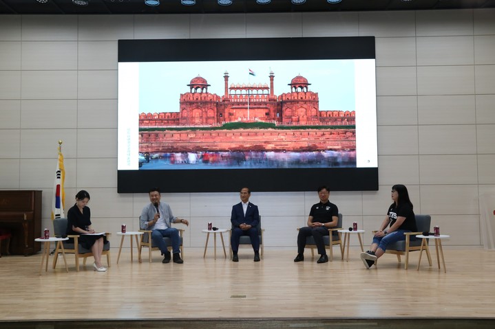 [수원=뉴시스] 경기 수원 삼일공업고등학교가 경기남부보훈지청과 함께 '보훈씨네마니아'를 열었다. (사진=삼일공업고등학교 제공)2023.6.8. photo@newsis.com *재판매 및 DB 금지
