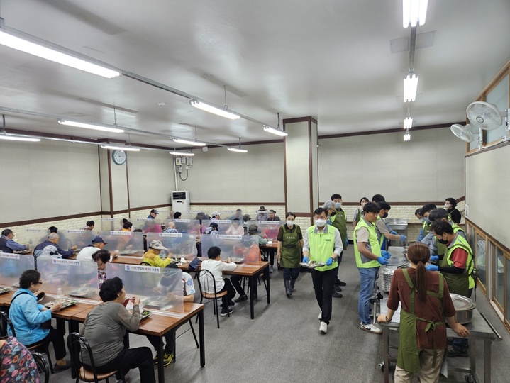 [창원=뉴시스] 두산에너빌리티 사내협의회, 정법사 보현의집 봉사 *재판매 및 DB 금지