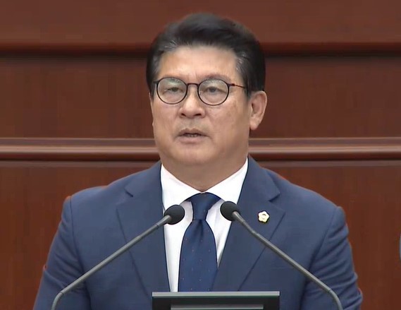 [전주=뉴시스] 최형열 전북도의원(전주5)이 8일 제401회 정례회에서 김관영 도지사를 상대로 도정질문을 하고 있다. 2023.06.08&nbsp; *재판매 및 DB 금지