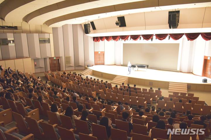 [서울=뉴시스] 건설회관 VISTA HALL에서 빌드클래식 공연이 진행되고 있다.