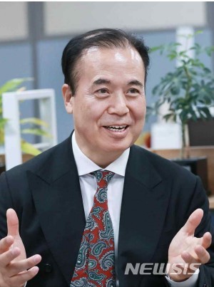 [서울=뉴시스]전응길 주제네바대표부 공사참사관이 8일 세계무역기구(WTO) 세이프가드위원회 의장으로 선출됐다. (사진=외교부 제공) 2023.06.08. photo@newsis.com