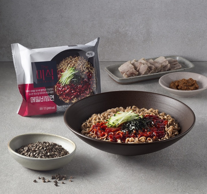 하림 더미식 메밀비빔면. (사진=하림 제공)