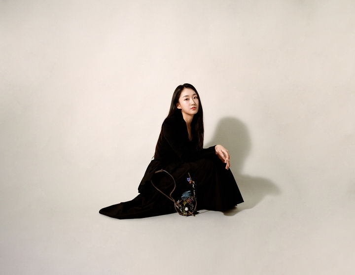 [서울=뉴시스] 싱어송라이터 허회경. 23.06.08. (사진=지니뮤직 제공) photo@newsis.com *재판매 및 DB 금지