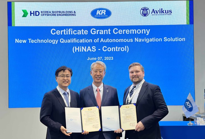 [부산=뉴시스] 한국선급(KR)은 노르웨이 오슬로에서 열리고 있는 노르쉬핑(Nor-Shipping 2023)에서 자율운항전문기업인 아비커스, HD한국조선해양 등과 함께 개발한 자율운항시스템 '하이나스 컨트롤 2.0'에 대한 신기술 적격성 평가(NTQ)를 성공적으로 완료하고 적격성 평가 증명서를 수여했다고 8일 밝혔다. (사진=한국선급 제공) *재판매 및 DB 금지