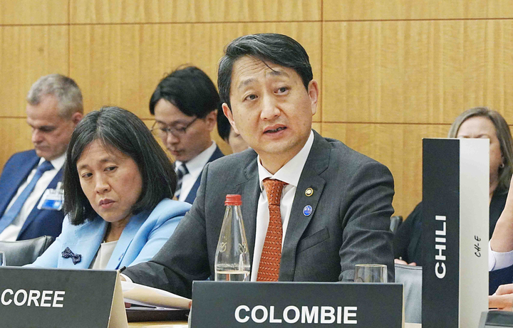 [서울=뉴시스] 안덕근 산업통상자원부 통상교섭본부장이 7일(현지시간) 프랑스 파리 OECD 본부에서 열린 2023 OECD 각료이사회 세션3에서 발언하고 있다. (사진=산업통상자원부 제공) 2023.06.08. photo@newsis.com *재판매 및 DB 금지