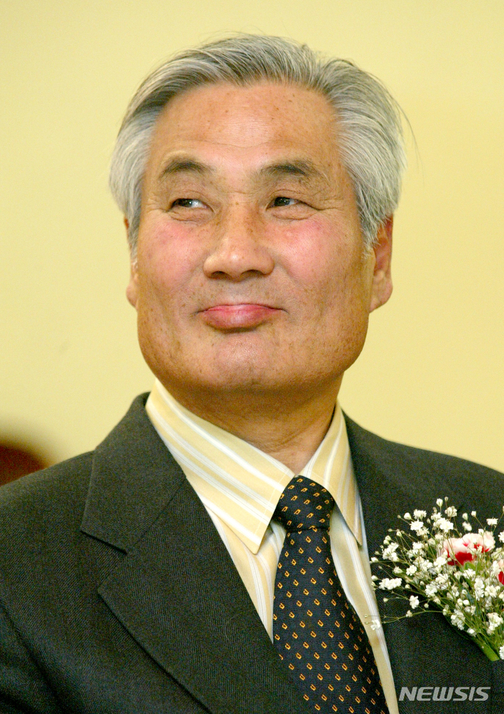 [광주=뉴시스] 민주·평화·인권의 상징 16회 후광학술상 수상자 고(故) 김진균 서울대 명예교수. (사진=전남대학교 제공). photo@newsis.com *재판매 및 DB 금지