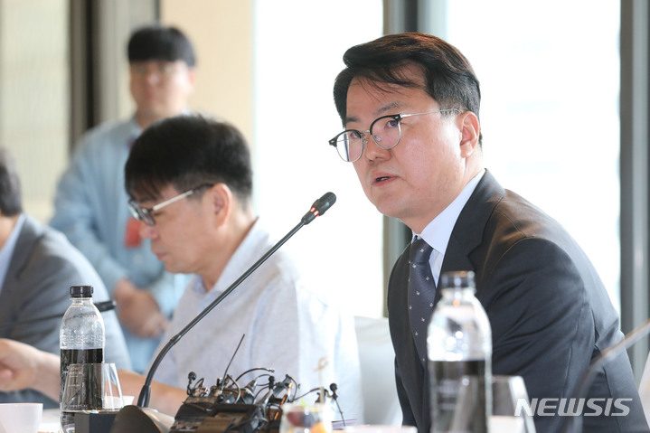 [서울=뉴시스] 권창회 기자 = 조주현 중소벤처기업부 차관이 8일 오전 서울 종로구 포시즌스 호텔에서 열린 중소기업 기술보호지원 강화대책 발표 및 간담회에서 인사말을 하고 있다. 2023.06.08. kch0523@newsis.com