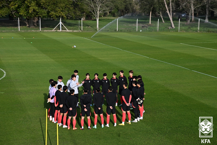 [서울=뉴시스] 7일(현지시간) 아르헨티나 라플라타 에스탄시아 치카 클럽 훈련장에서 U-20 축구대표팀이 훈련을 하고 있다. (사진=대한축구협회 제공) 2023.06.08. photo@newsis.com *재판매 및 DB 금지