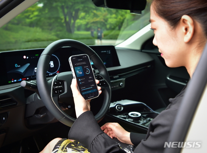 [서울=뉴시스]LG에너지솔루션 전기차 배터리 관리 솔루션 B-Lifecare의 모습.(사진=LG엔솔 제공)