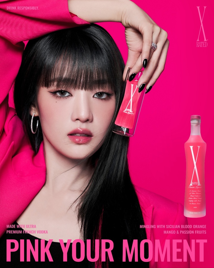 엑스레이티드와 여자아이들 멤버 민니가 함께한 '핑크 유어 모멘트' 캠페인.(사진=트렌스베버리지 제공)