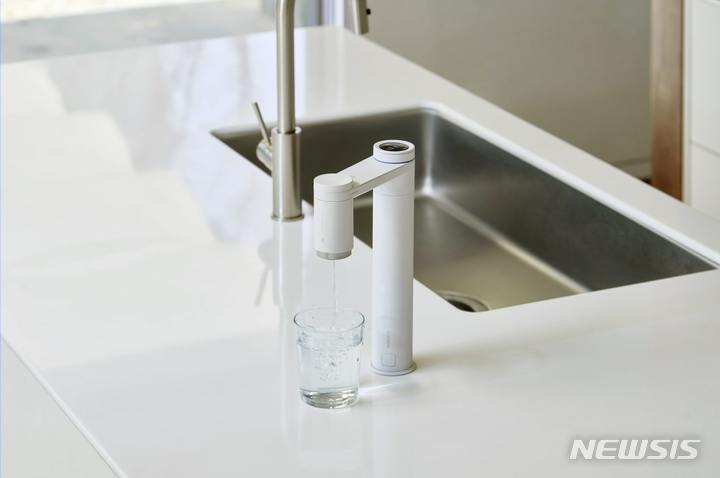 [서울=뉴시스] 쿠쿠홈시스, '빌트인 정수기' 출시. (사진=쿠쿠홈시스 제공) 2023.06.09. photo@newsis.com