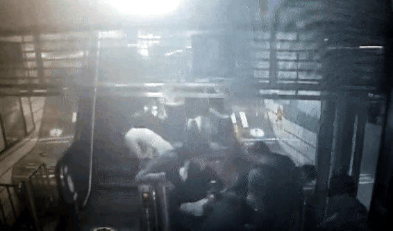 [서울=뉴시스] 지난 8일 오전 경기도 성남시 지하철 분당선 수내역 2번 출구 상행 에스컬레이터가 역주행하며 14명의 부상자가 발생했다. 사진은 사고 당시 촬영된 CCTV 영상 일부분의 모습. 2023.06.09.photo@newsis.com *재판매 및 DB 금지