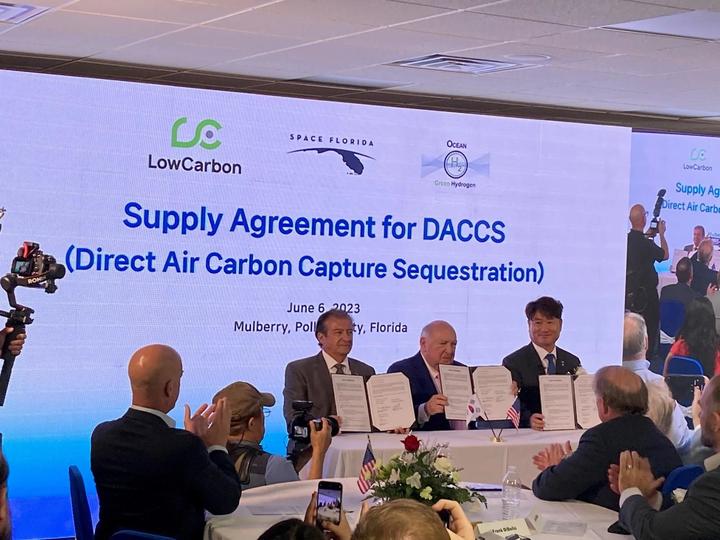 로우카본이 플로리다 우주청과 DACCS 공급협약을 체결하고 있다. (사진=로우카본). *재판매 및 DB 금지