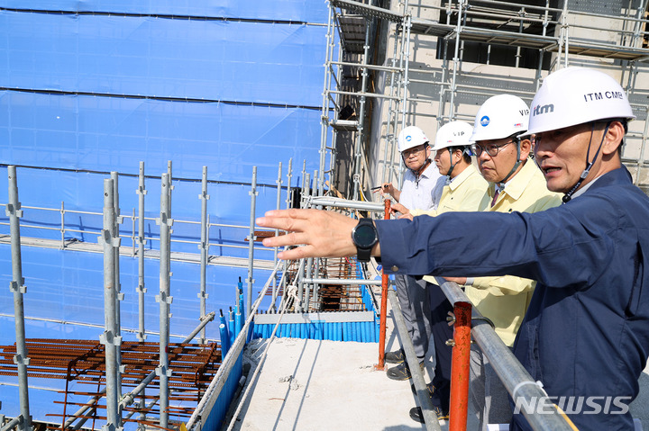 홍태용 김해시장 종합운동장 현장 점검