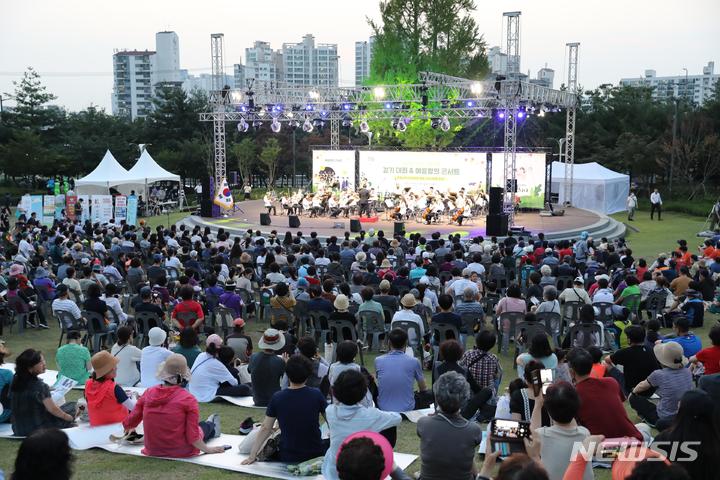 [서울=뉴시스]서울 강동구가 10일 오후 5시 10분 일자산공원 잔디광장에서 '강동그린웨이 걷기대회'와 '여름밤의 콘서트'를 함께 개최한다. (사진=강동구 제공). 2023.06.09. photo@newsis.com