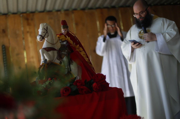[사진=AP/뉴시스] 지난 8일(현지 시각) 남미 볼리비아에서 사제들이 오랫동안 아동을 포함해 100여명을 성적으로 학대했다는 사실이 수면 위로 드러났다. *기사 본문과는 무관한 사진. 2023.06.09. *재판매 및 DB 금지